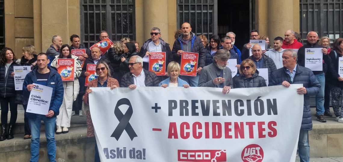 Concentración en Pamplona con motivo de la conmemoración del Día de la Seguridad y Salud en el Trabajo