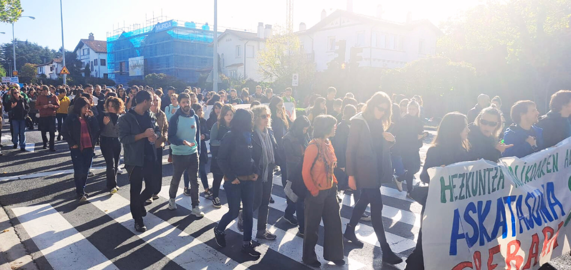 Concentración en Pamplona en el segundo día de huelga en la educación pública