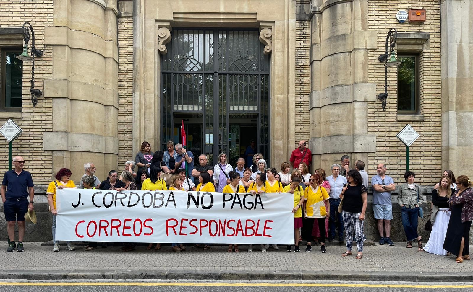 Concentración en Pamplona de las trabajadoras de la empresa J.Córdoba