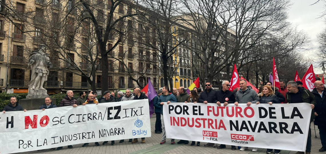 Concentración de UGT-FICA y CCOO en Pamplona en defensa de la industria navarra