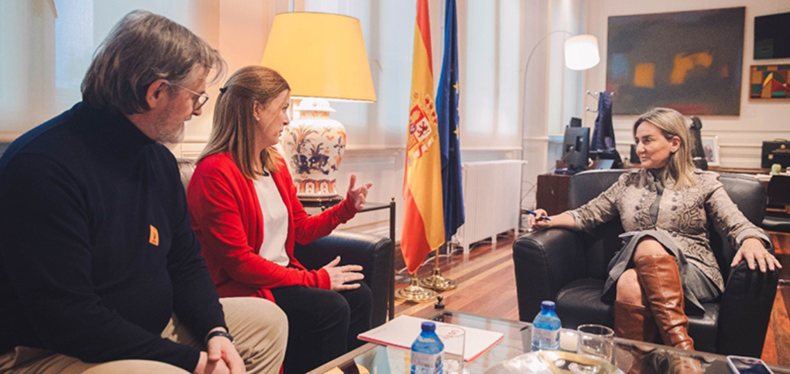 Reunión de representantes de UGT con la ministra de Educación
