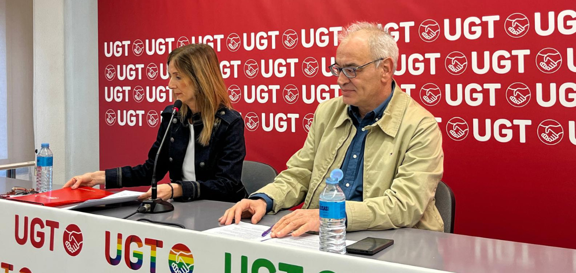 Eva Azanza y Lorenzo Ríos, de UGT Navarra, en la rueda de prensa