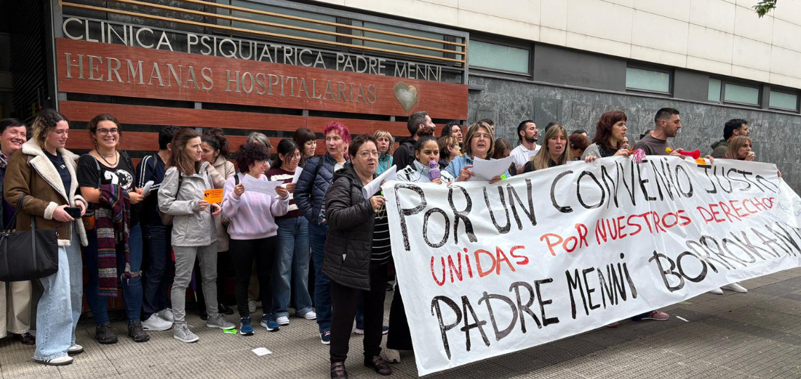 Concentración de trabajadores/as de Padre Menni de Pamplona