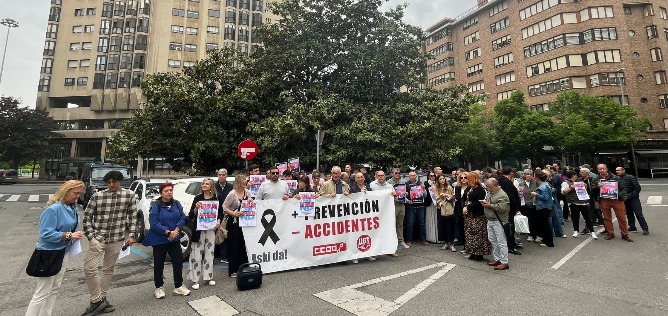 Concentración de UGT y CCOO en el Día Mundial de la Seguridad y Salud en el Trabajo