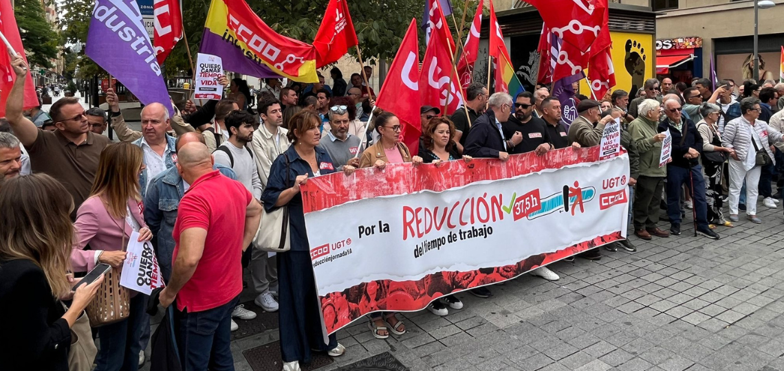 Concentración en Pamplona en favor de la reducción de la jornada laboral