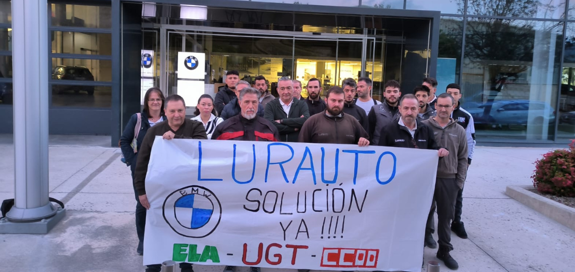 Concentración de la plantilla de Lurauto Navarra (BMV)
