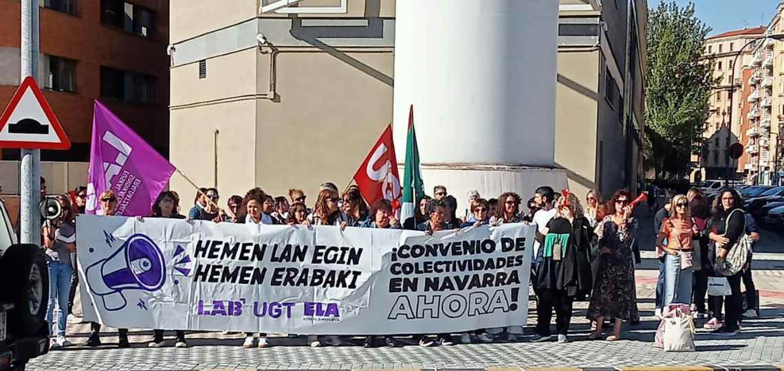 Concentración para exigir un convenio de colectividades en Navarra