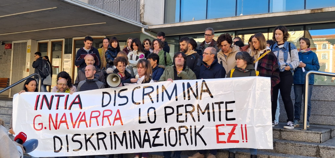 Concentración de la plantilla de INTIA para protestar por la discriminación salarial