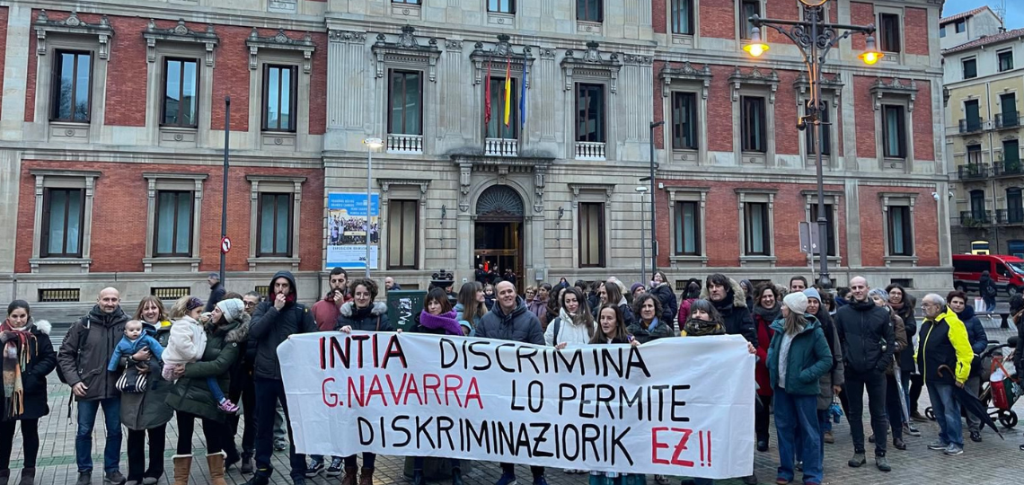 Concentración comité INTIA frente al Parlamento de Navarra
