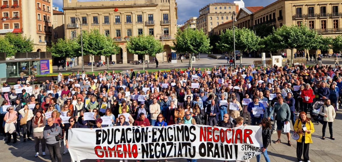 Manifestación en  Pamplona para exigir mejoras en las condiciones laborales de la Educación Concertada