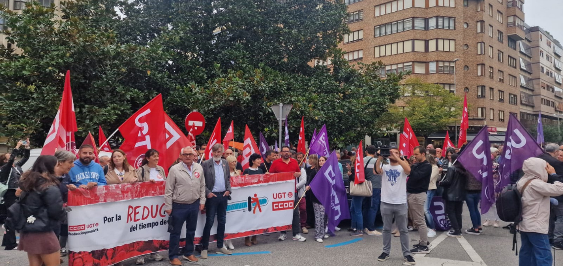 Concentración en Pamplona a favor de la reducción de la jornada laboral