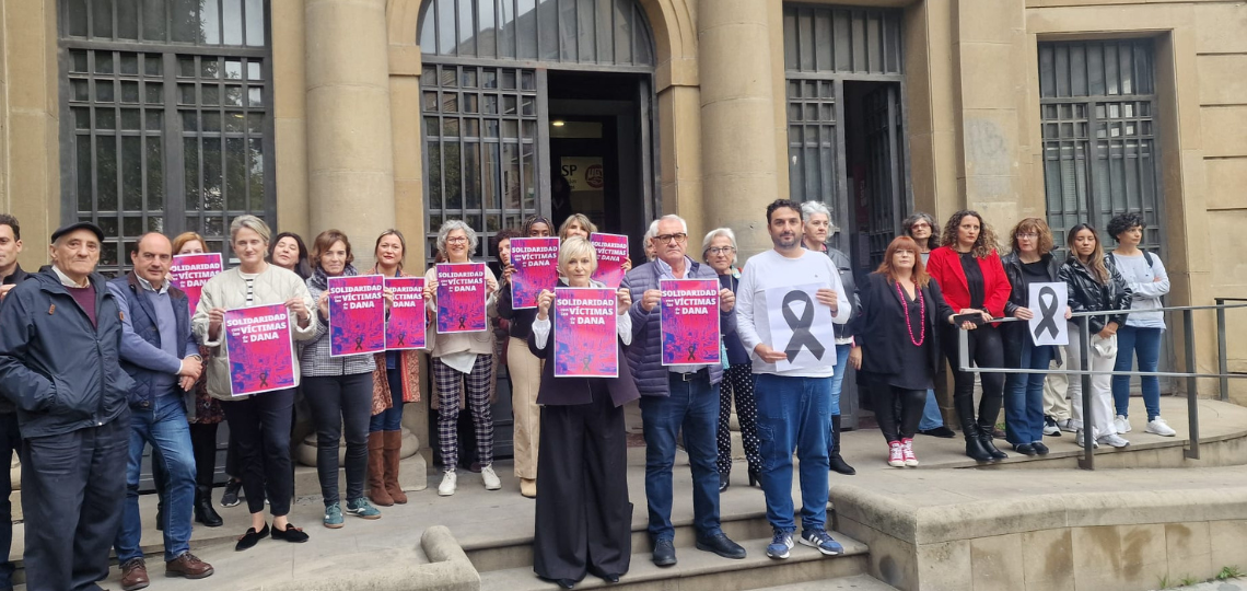 Concentración de trabajadores/as de UGT y CCOO en Pamplona en solidaridad con las víctimas de la DANA