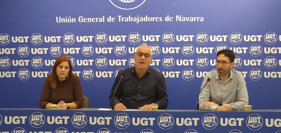 Loli Herrera, Lorenzo Ríos y Mikel Tapia, de UGT-FICA, en la rueda de prensa